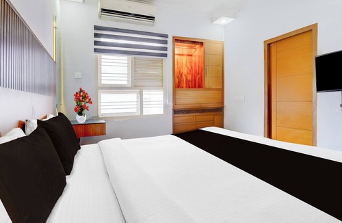Shenoys Hotel | Collection O Market Road Ernakulam