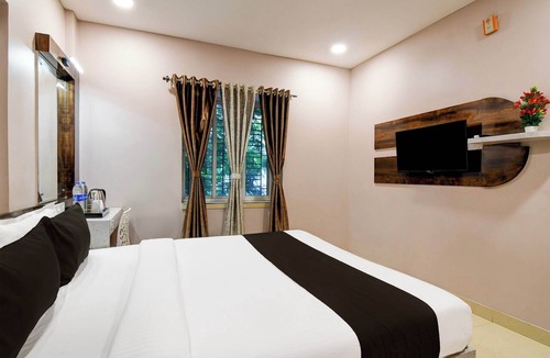 New Town Hotel | Collection O New Town Near OM Sweets