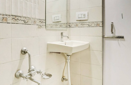 Gandhipuram Hotel | Collection O Omni Bus Terminal