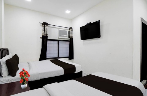 Taltala Hotel | Collection O Park Street Metro Station