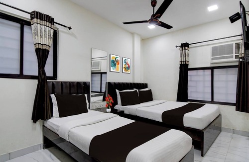 Taltala Hotel | Collection O Park Street Metro Station