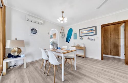 Norlane House | Comfortable 2BR Home - Sleeps 6 - 10 Mins to Geelong Ferry Terminal - By Saga Living