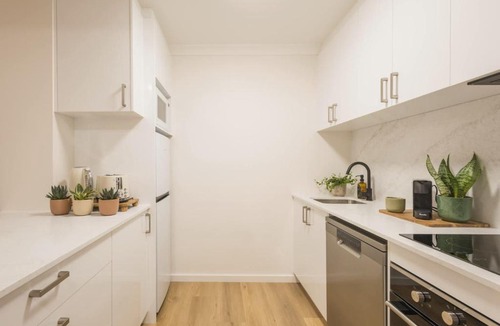 Northbridge Apartment | Comfortable Apt in Northbridge wtih Pool & WiFi