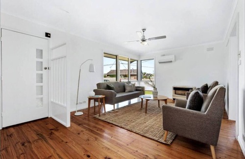Grovedale House | Comfy bed Quiet Neighbourhood