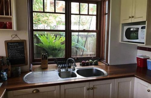 Mentone House | Contemporary & Elegant 1920's Period House by My Lodgingfy International