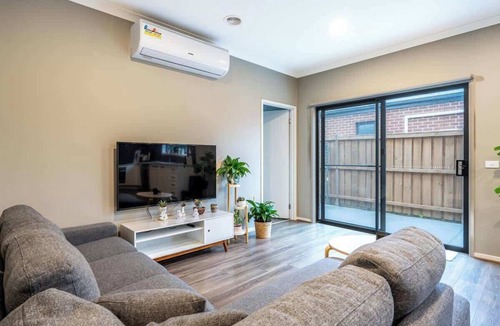 Clyde House | Contemporary Living at this Clyde Family Estate