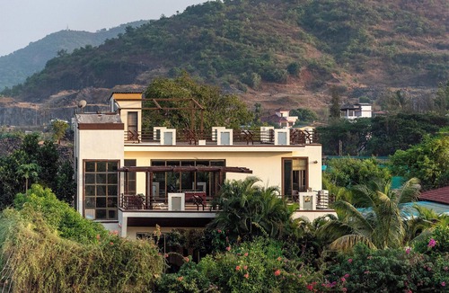 Lonavala Villa | Cosmicstays Luxe Oasis Pool & Bar Villa