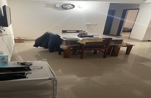 Sector 70 Apartment | Cosy 1 Bedroom in a 3 BHK Apartment in the Heart of NOIDA!