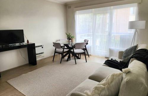 Williamstown Apartment | Cosy & Convenient Williamstown
