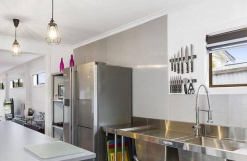 Orford House | Couples Coastal Holiday Home-close to beach, shop, park & boat ramp Orford
