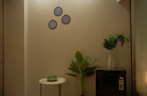 Gurugram Apartment | Cozy 1-bedroom apartment on golf course roadGurugram near Metro