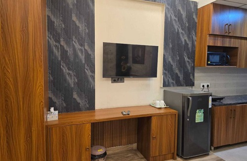 Greater Noida Apartment | Cozy 1-bedroom studio in wonderful Greater Noida with AC