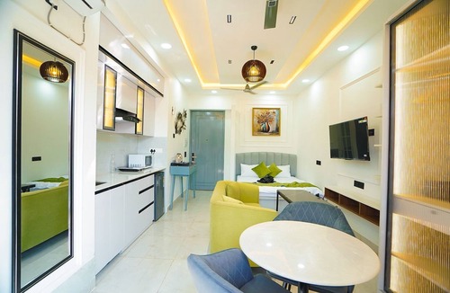 Sector 70 Apartment | Cozy 1-bedroom studio in fantastic Noida with AC