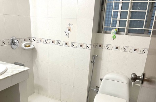 Dhanmondi Apartment | Cozy AC En-suite Bedroom in Dhanmondi Lakeside