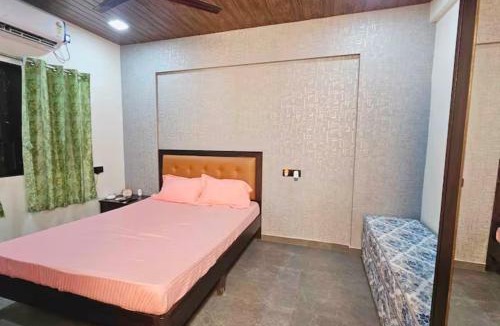 Andheri West Apartment | Cozy AC Studio W/ Kitchenette Nr Kokilaben Hosp.