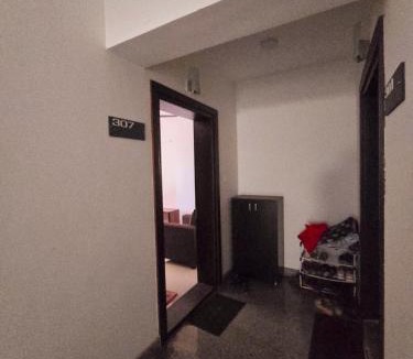 Adyar Apartment | Cozy Apt Easy Access - Groceries & Transport