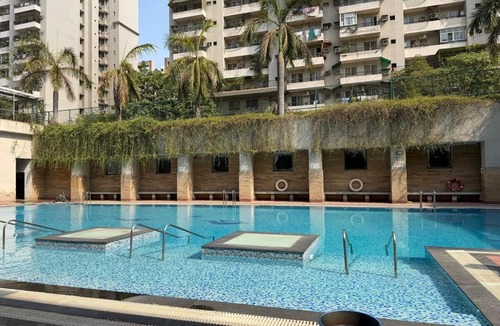 Indirapuram Apartment | Cozy Casa-2BHK Apartment-Projector-Near Noida Sec62
