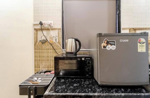 Khar Apartment | Cozy Central 1BHK in Bandra W