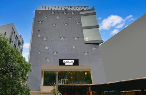 Palasia House | Cozy Deluxe Room at Chappan Market Indore