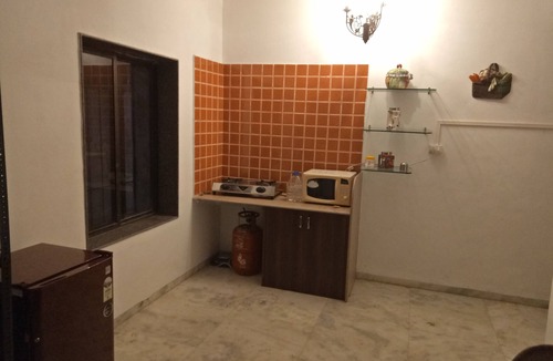 Lonavala Villa | Cozy Hill-touch villa with Lounge Pool. Quiet neighbourhood. Quick trek to lake