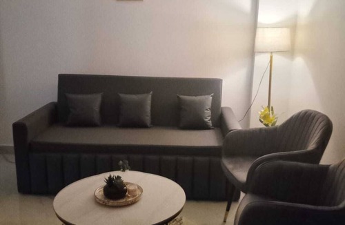 Gurugram Apartment | Cozy Home Opp Medanta Hospital Near Cyber Park, Sec 39