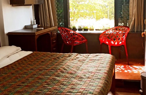 Ranwar Apartment | Cozy Private AC Studio by the Sea Bandstand Bandra W Mumbai nr Taj Lands End