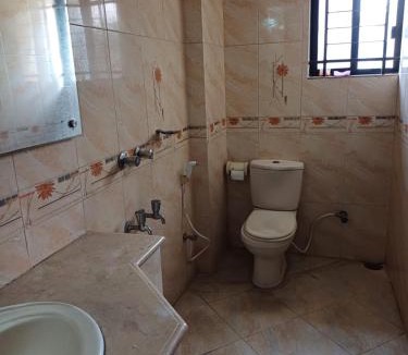 Uttara Bed & Breakfast | Cozy Room near Airport