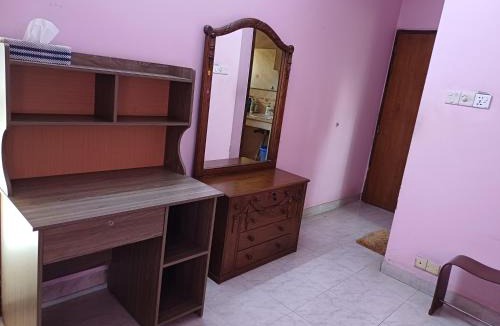 Uttara Bed & Breakfast | Cozy Room near Airport