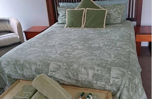 Atherton House | Cozy Room with Separate Entrance and Ensuit Bathroom