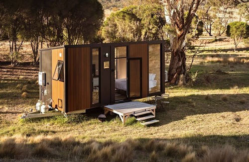 Glenmore Cabin | Cozy Secluded Tiny House in Bacchus Marsh, Victoria