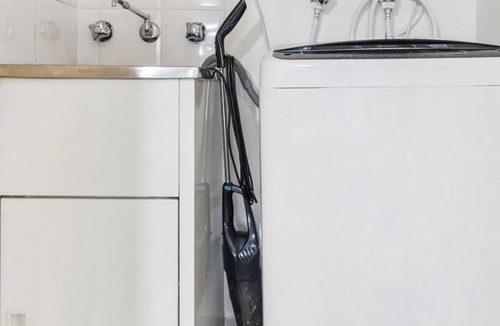 Crows Nest Apartment | Crows Nest Studio | Balcony, Bath & City Access