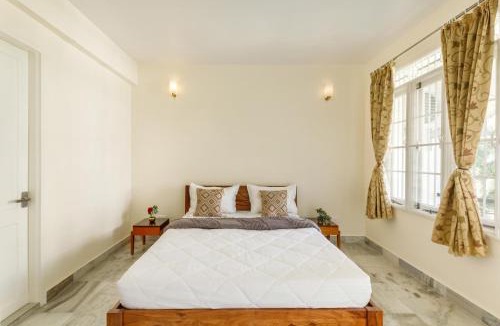 Ulsoor Apartment | Crystal Edge Apartment by Red OliveOff MG Road