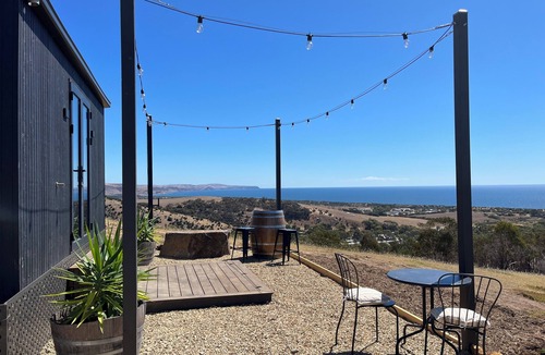 Carrickalinga Cabin | CURROLGA Tiny coastal house - "view to die for"