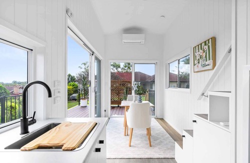 Bridgeman Downs Apartment | Cute 1-Bed Tiny House with Garden in Nature