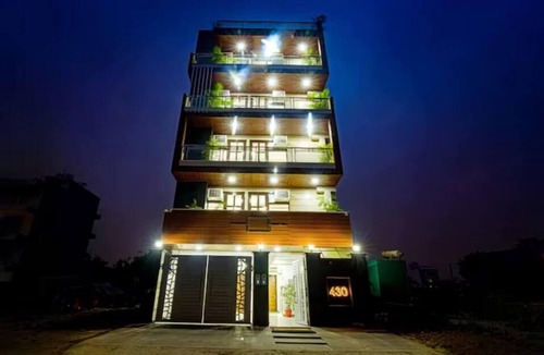 Gurugram Apartment | Cyber retreat 1Bhk with Gym and balcony