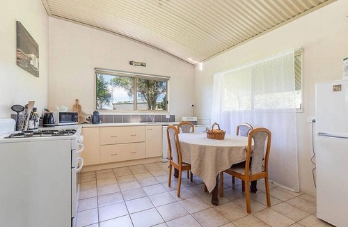 Bowman Farm Cabin | Dam It Getaway- 2 bed cabin