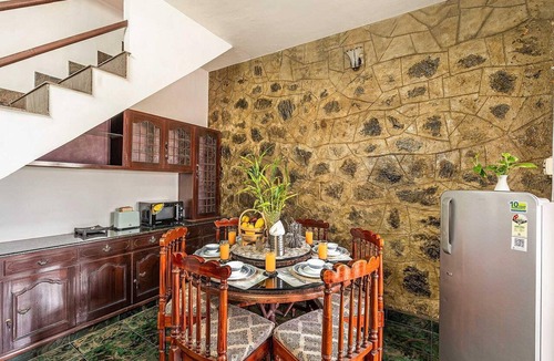 Changanacherry House | Dancenter Lakshmipuram Palace by Checkin