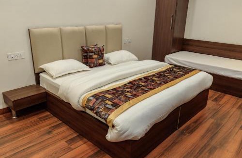 Amritsar Hotel | De Manora Homes - Unpretentious hotel with a garden , posh area Ranjit Avenue