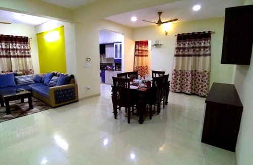 Bengaluru House | Deluxe AC Room in 3BHK Corporate service Aparment Manyata Tech Park