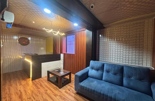 Kadachiwadi House | Deluxe Chakan Corporate New Royal Inn