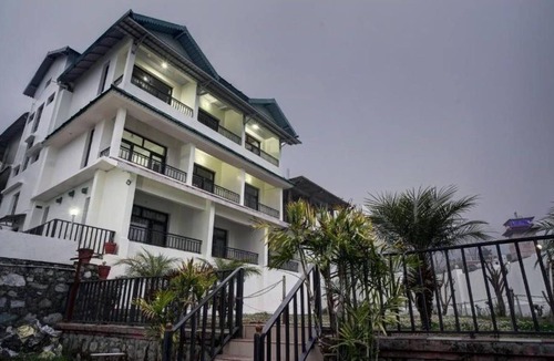 Bhimtal Apartment | Deluxe Double Room B