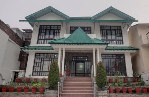 Bhimtal Apartment | Deluxe Double Room B