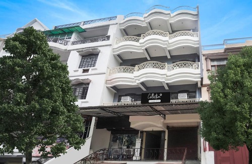 Allahabad House | Deluxe Royal Stay Inn