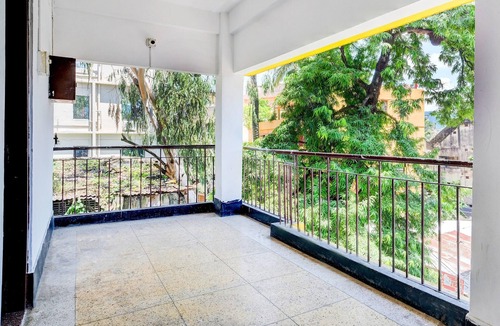 Sualkuchi House | Deluxe With Balcony Hotel Aaghnya