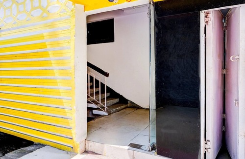 Sualkuchi House | Deluxe With Balcony Hotel Aaghnya