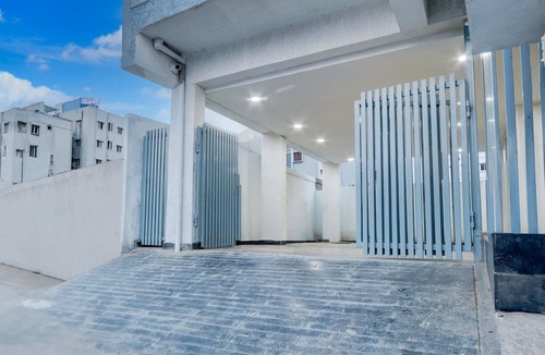 Hyderabad House | DeluxeNest Guest House