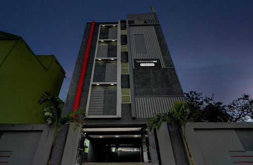 Hyderabad House | DeluxeOYO NAGARAM