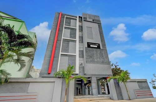 Hyderabad House | DeluxeOYO NAGARAM