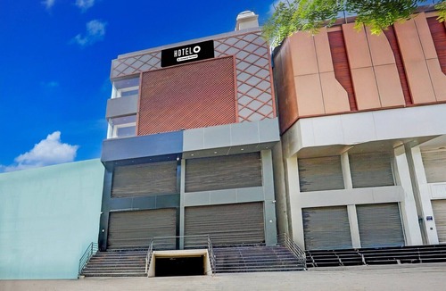 Anantapur House | DeluxeShree Maruthi Inn TR residency