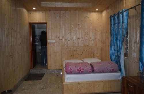 Bhatwari Hotel | Devdaar Cottage Gangotri